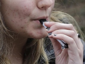 加拿大的校长们花了更多的时间来管理学校的药物使用：学习