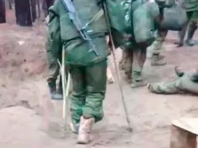 在俄罗斯军营里，残疾人和老人“像奴隶一样被锁住”