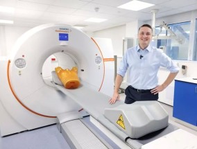 NHS试验使用人工智能检查乳房扫描可以“一劳永逸地帮助战胜癌症”