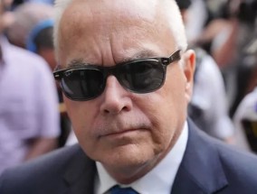 BBC证实，休·爱德华兹在纪律处分过程中辞职