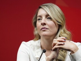 加拿大外交部长警告称，在25%的关税威胁下，“特朗普关税”将对美国人征收