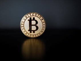 比特币跌至9万美元以下