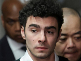 Luigi Mangione在给护理专业学生的信中详细介绍了书籍推荐和日常生活，包括阅读、下棋和“大量拉面”。