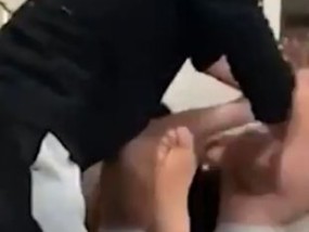 一个男人被自己的姐夫毒打并绑架