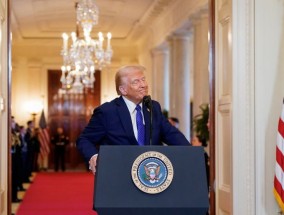 美国总统特朗普将非法移民转移到关塔那摩