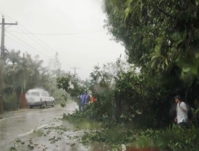 台风银星袭击了菲律宾北部地区，该地区仍在从连续的风暴中恢复